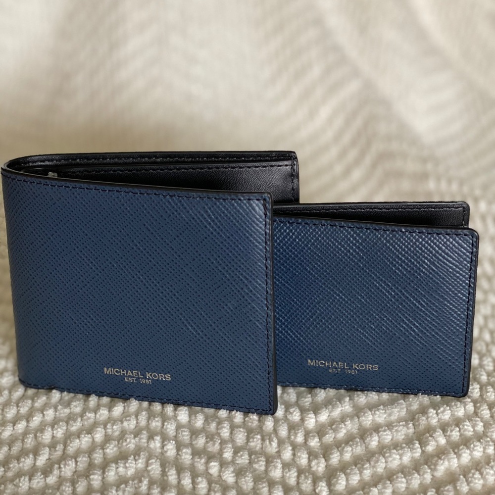 Michael Kors Leather Billfold Wallet w/passcase